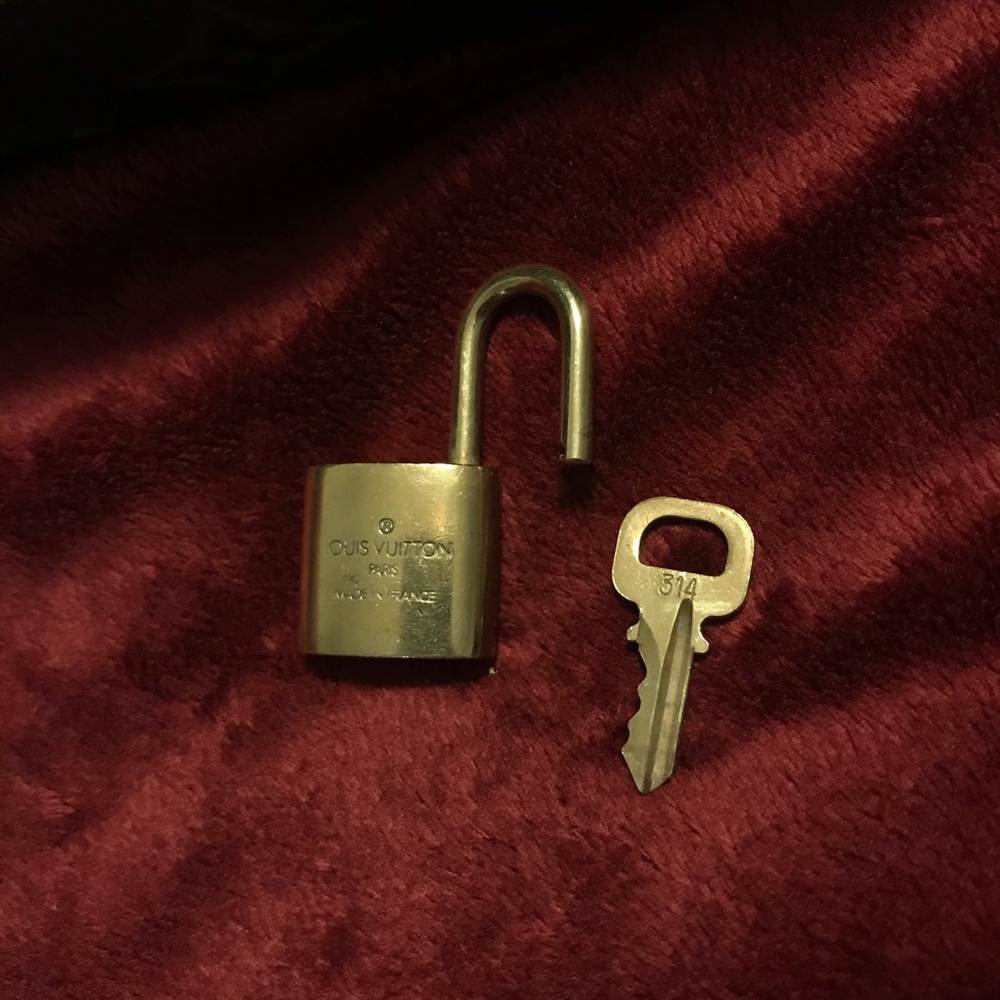 Authentic Lock and Key Set . - Picture 3 of 5